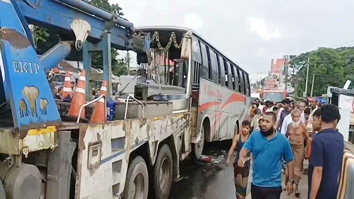 ফরিদপুরে ২ বাসের মুখোমুখি সংঘর্ষ, নিহত ৩
