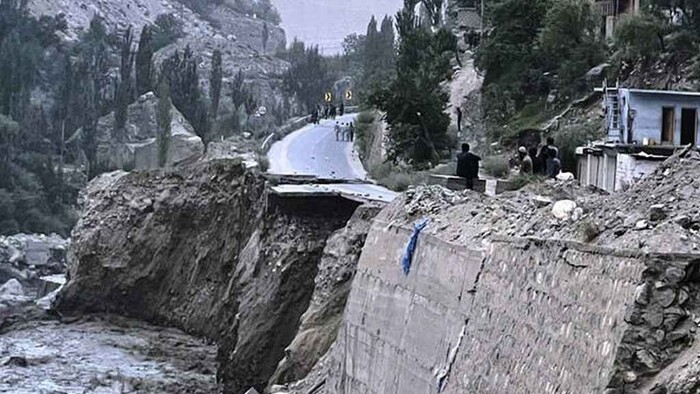 পাকিস্তানে ভয়াবহ বন্যা ও ভূমিধস, নিহত ২৭