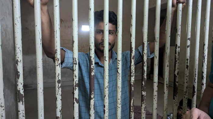 কীসের ভিত্তিতে গ্রেফতার রিকশাচালক, ব্যাখ্যা দিতে হবে ধানমন্ডির ওসিকে