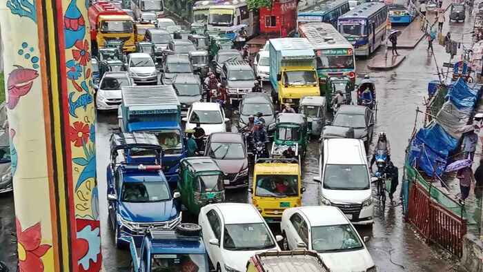 রাজধানীতে তীব্র যানজট: সমাবেশ, পরীক্ষা ও কর্মব্যস্ততায় নাকাল নগরবাসী