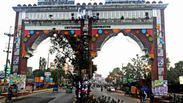 চট্টগ্রামে পিকআপ-কাভার্ডভ্যানের সংঘর্ষ, নিহত ৫