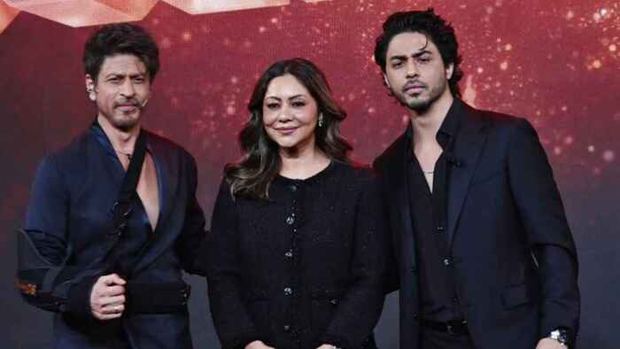 ভাঙা হাতে ছেলের অভিষেক অনুষ্ঠানে শাহরুখ