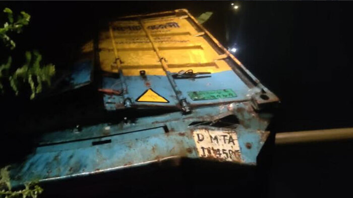 কুমিল্লায় ট্রাকের ধাক্কায় কাভার্ডভ্যান উল্টে ব্যবসায়ী নিহত