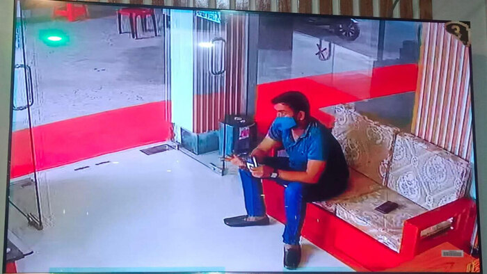 আবাসিক হোটেল থেকে ৪টি স্মার্ট টিভি নিয়ে উধাও পর্যটক