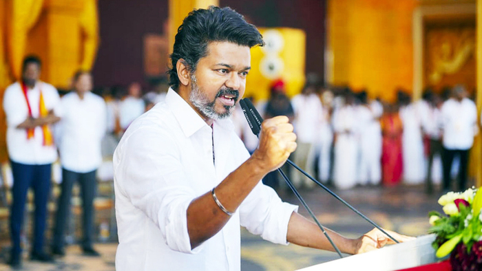 সিনেমা থেকে যেভাবে জনতার নায়ক হলেন থালাপতি বিজয়