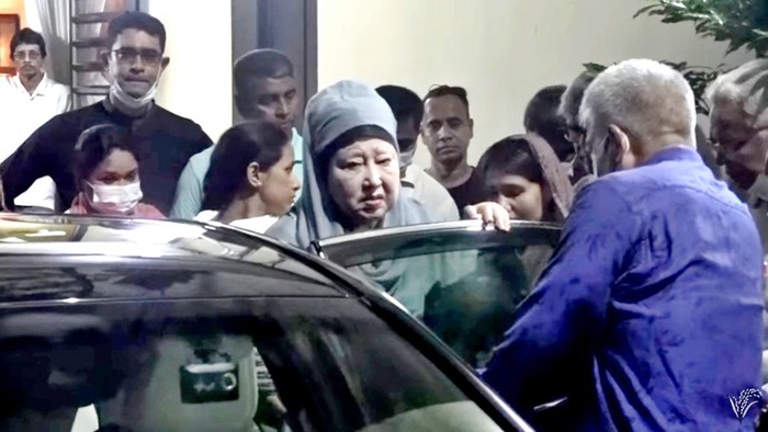 হাসপাতালে পৌঁছেছেন খালেদা জিয়া