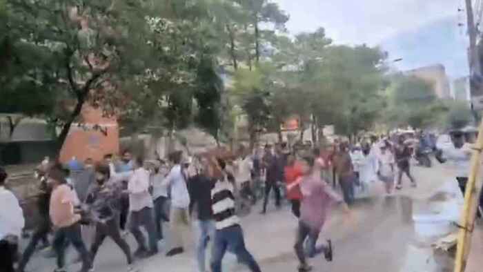 ধানমন্ডিতে আ.লীগ-যুবলীগের ঝটিকা মিছিল, ককটেল বিস্ফোরণ