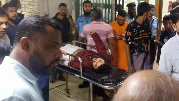 গুরুতর আহত নুরকে ঢামেকে স্থানান্তর