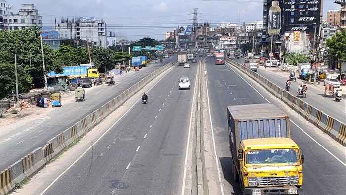৭ ঘণ্টা পর কুড়িলের সড়ক ছাড়লেন গার্মেন্টস শ্রমিকরা