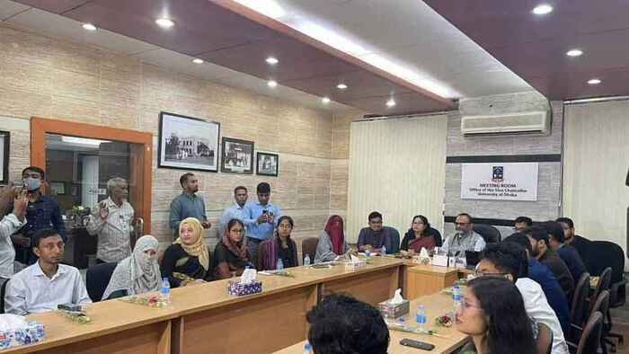 ডাকসুর প্রথম সভা শুরু, যোগ দিলেন নতুন ভিপি-জিএস