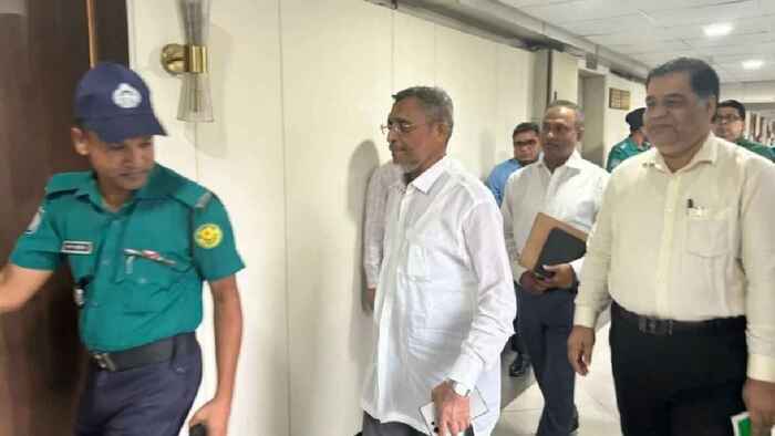 ১৯ বছর পর স্বরাষ্ট্র মন্ত্রণালয়ে লুৎফুজ্জামান বাবর