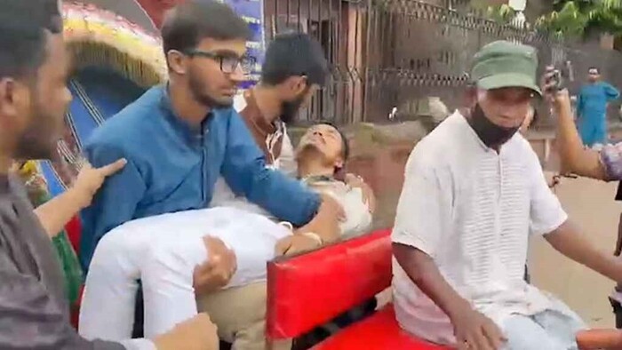 হঠাৎ অসুস্থ অমর একুশে হলের এজিএস প্রার্থী, নেওয়া হলো হাসপাতালে