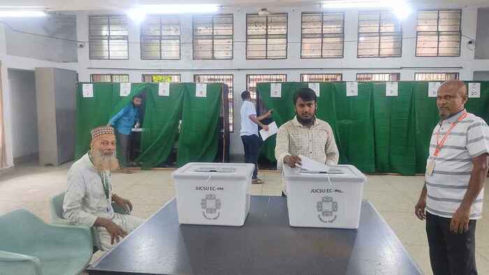 জাকসু নির্বাচনে ভোটগ্রহণ শুরু