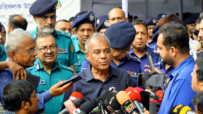 পুলিশের কর্মপরিবেশ উন্নয়নে সরকার কাজ করছে : স্বরাষ্ট্র উপদেষ্টা