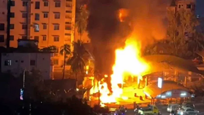 মহাখালীতে পেট্রোল পাম্পে আগুন, দগ্ধ ৭