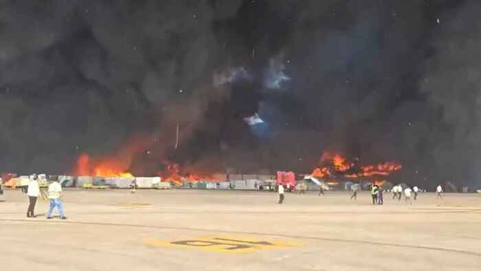 শাহজালালের কার্গো ভিলেজে ভয়াবহ আগুন, নিয়ন্ত্রণে ফায়ারের ২৮ ইউনিট