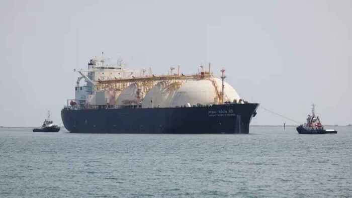 ইয়েমেন উপকূলে এলপিজি ট্যাংকারে ক্ষেপণাস্ত্র হামলা