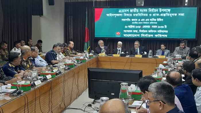 সংসদ নির্বাচন ঘিরে আইনশৃঙ্খলা বাহিনীর সঙ্গে বৈঠকে ইসি