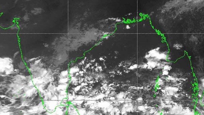 ধেয়ে আসছে শক্তিশালী বৃষ্টিবলয় ‘আঁখি’