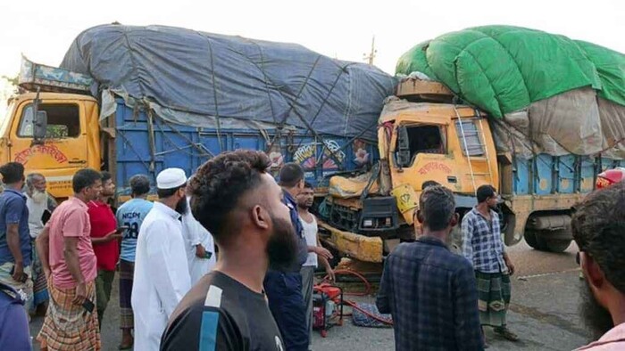 ময়মনসিংহে দুই ট্রাকের সংঘর্ষে নিহত ২ 