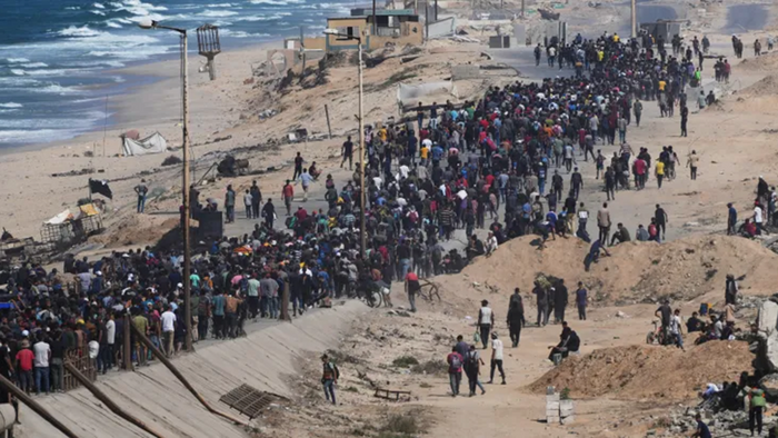 গাজায় যুদ্ধবিরতি কার্যকর, দীর্ঘদিন পর বাড়ি ফিরছেন ফিলিস্তিনিরা