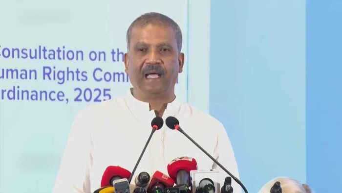 আমাদের নয়, সেফ এক্সিট দরকার এই রাষ্ট্রকাঠামোর: আসিফ নজরুল