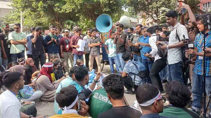 সাত কলেজের আন্দোলনে দিনভর ভোগান্তি, চূড়ান্ত অধ্যাদেশ জারির দাবি