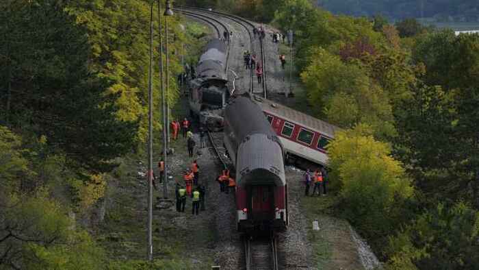 স্লোভাকিয়ায় দুই ট্রেনের সংঘর্ষে আহত ৮০