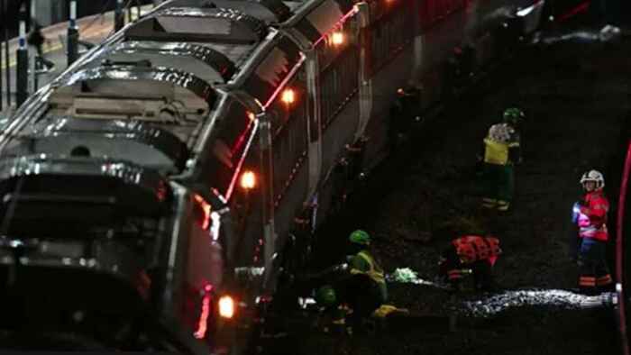 চলন্ত ট্রেনে ছুরিকাঘাতে আহত ১০, আশঙ্কাজনক নয়জন