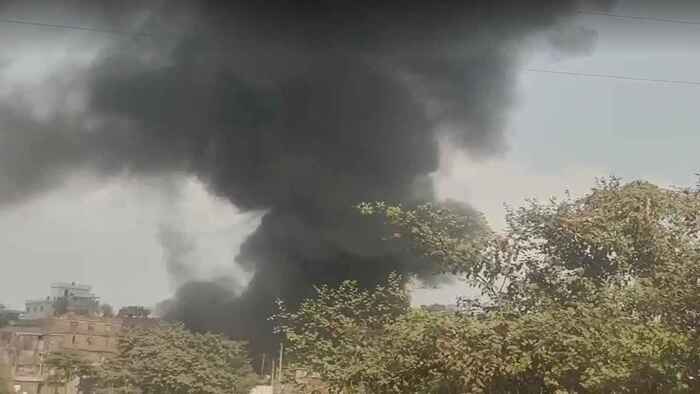 লালবাগে প্লাস্টিকের গোডাউনে আগুন, নিয়ন্ত্রণে ১০ ইউনিট