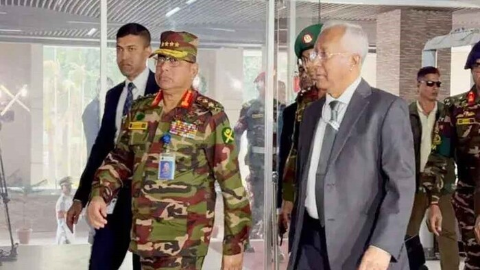 তিন বাহিনীর প্রধানের সঙ্গে বৈঠকে সিইসি