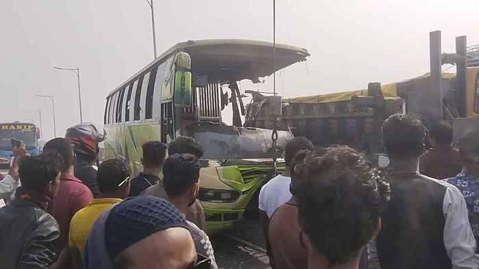 ঢাকা-ভাঙ্গা এক্সপ্রেসওয়েতে বাস-ট্রাক সংঘর্ষ, নিহত ৩
